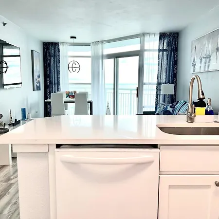 Stylish Oceanview Getaway Modern 1Br At Carolinian Resort